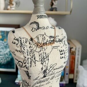 NWOT Gold Mama Word Name Necklace